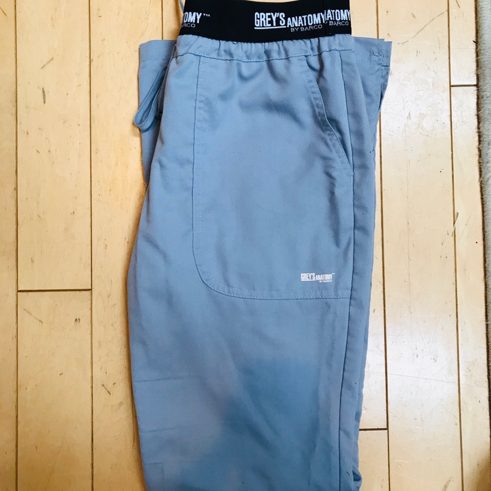 Greys Anatomy light grey XS scrubs!